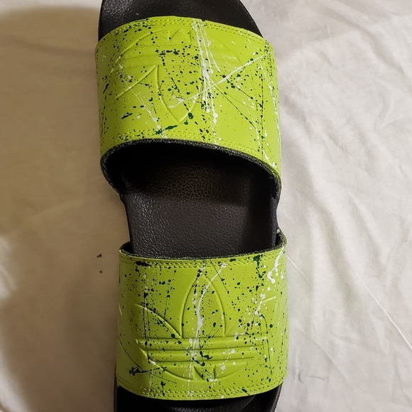 Mens Green Splatter Addias Slides - Picture 3 of 3